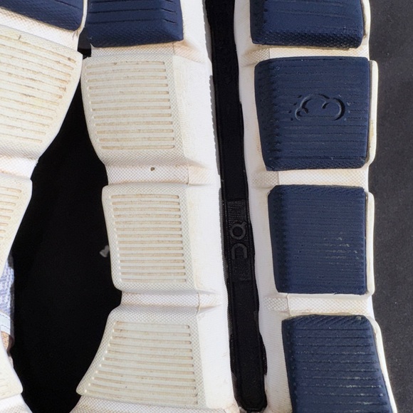 On Cloud Cloudstratus Women’s Size 9 Pre-Owned No Box - Picture 13 of 15